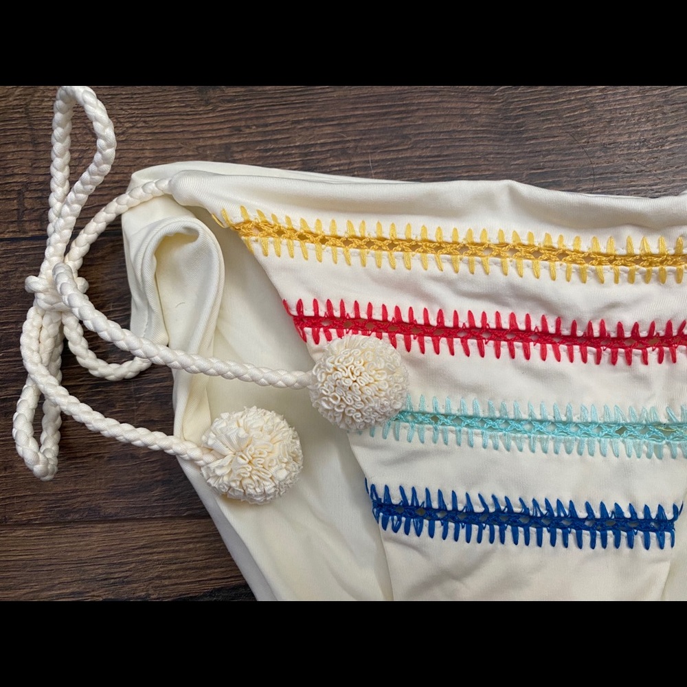 Embroidered pom-pom bikini bottom. NEW!
